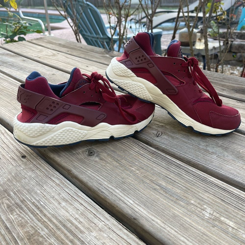 Nike air max burgundy and navy